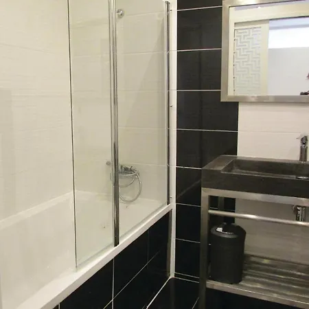 2 Bedroom Beautiful Apartment In Algajola *