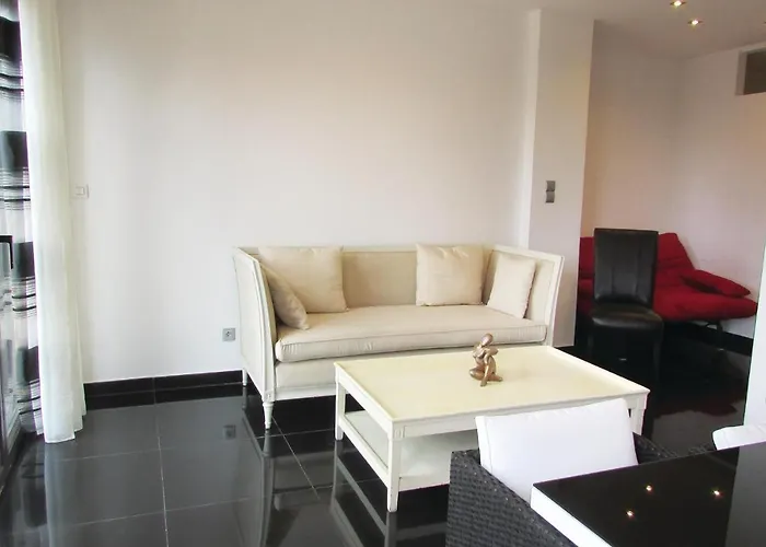 Appartement 2 Bedroom Awesome In *