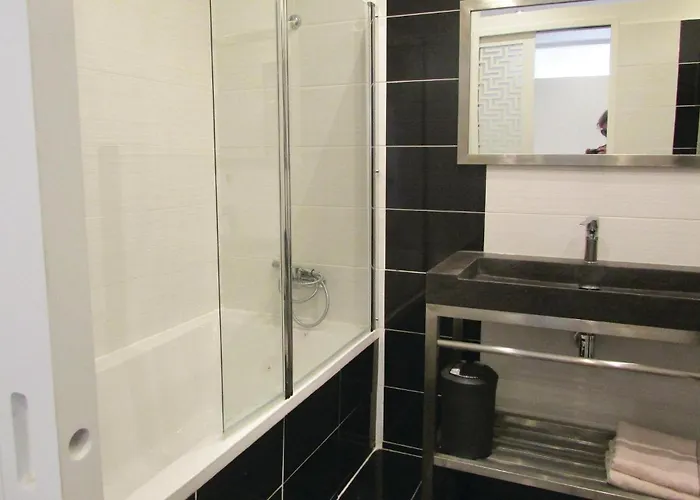 2 Bedroom Awesome In *